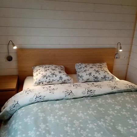 La Roulotte Julyana Villa Vielsalm Exteriör bild